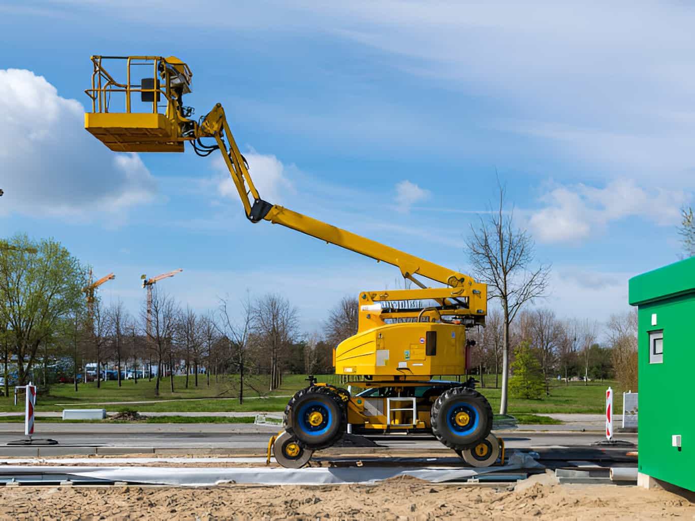 boom lift rental in dubai