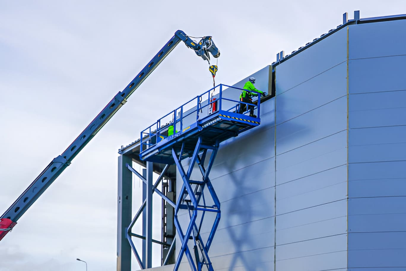 scissor lift rental dubai