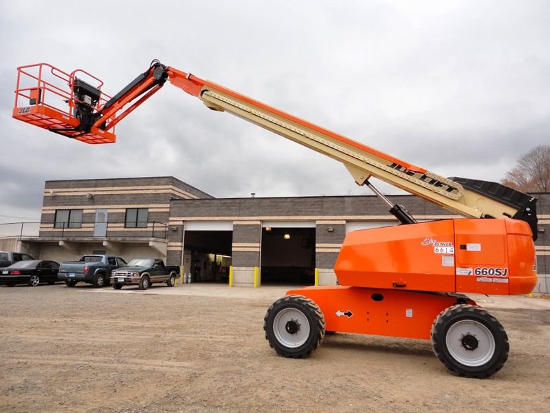 9 Beginner Tips to Select a Boom Lift on Rent in UAE