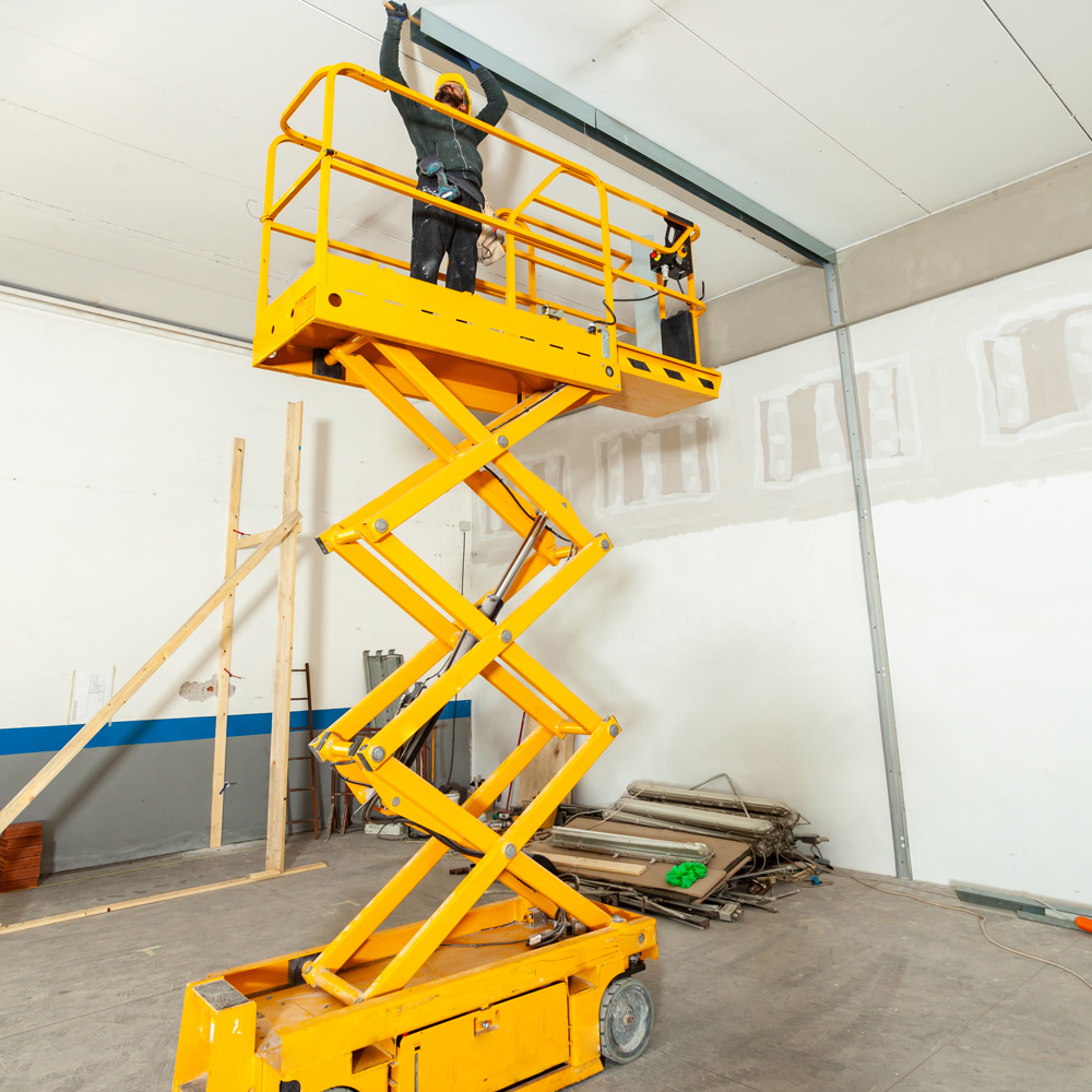 5 Key Considerations Before Renting a Scissor Lift in Dubai