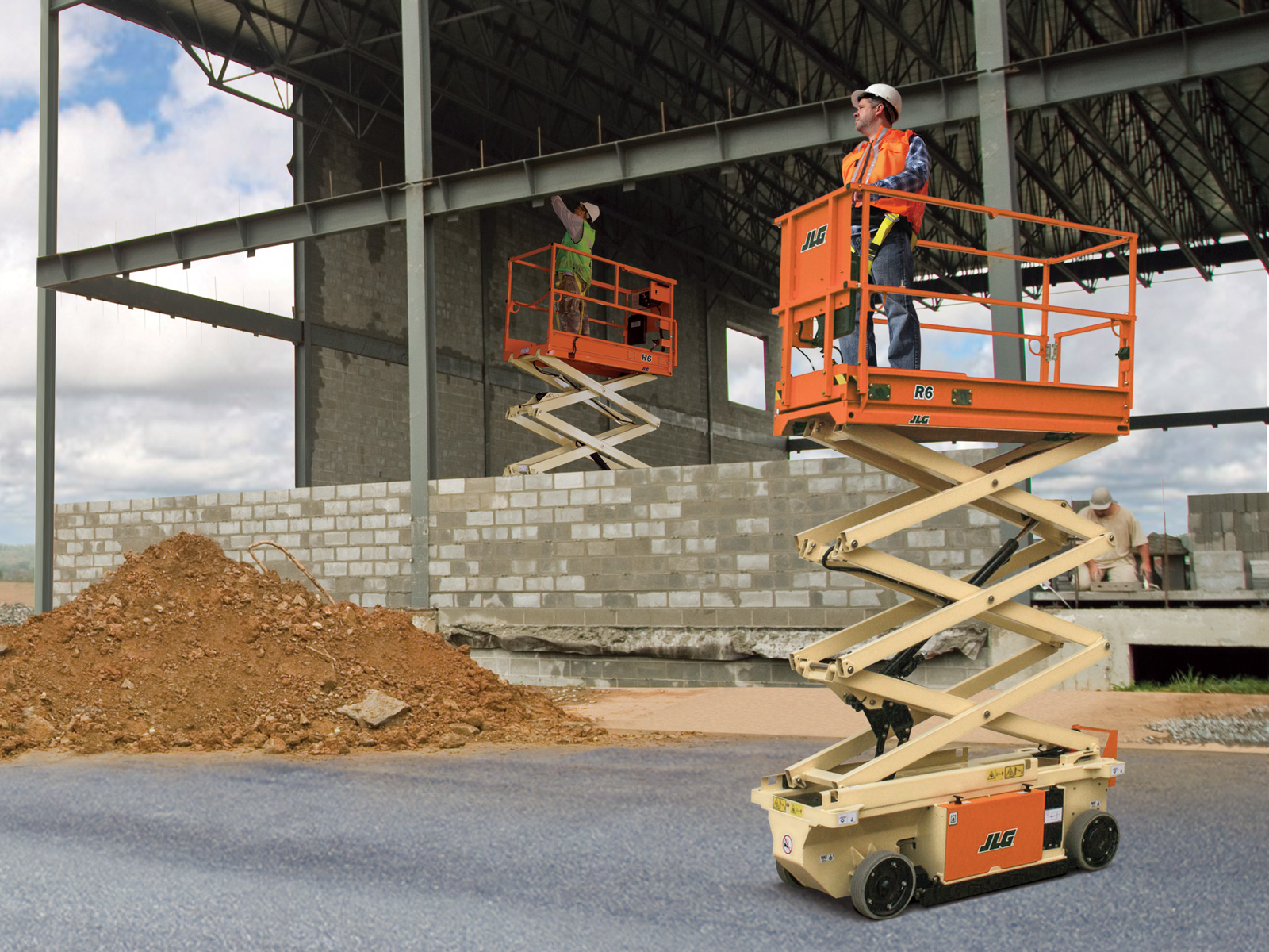 5 Smart Reasons to Rent a Scissor Lift in UAE for Any Project